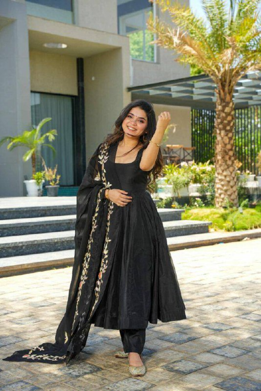 Black Chinon Silk Top Pent With Tabby Organza Dupatta