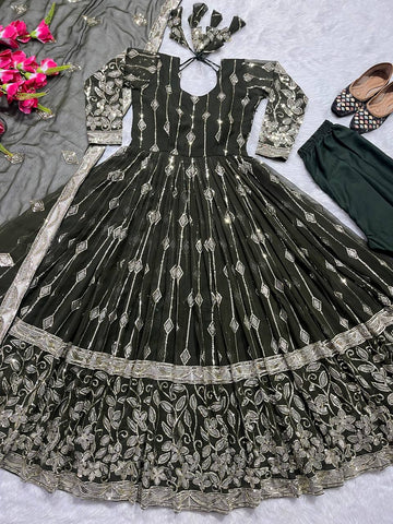 Đěsigner Anarkali Suit In New Fancy Style