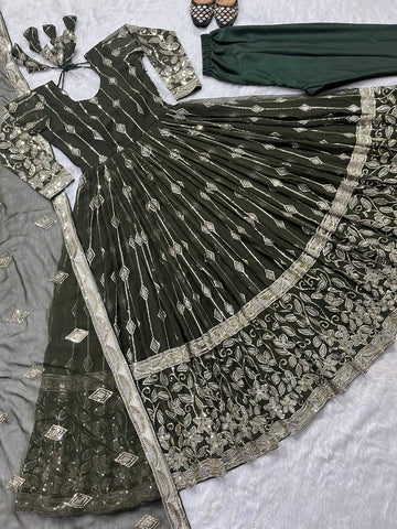 Đěsigner Anarkali Suit In New Fancy Style