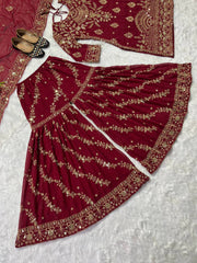 Long Pakistani Suit In Fancy Style