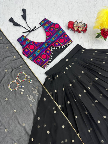 Celebrate Navratri with trendy Gamathi work chaniya-Choli